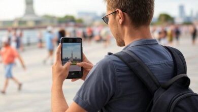 tourist using smartphone with best prepaid sim card usa 2025, featuring usa landmarks